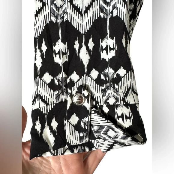 Ikat blouse with rolled sleeves in black and white - Lucy Lucy Love Stitchfix - Picture 6 of 7